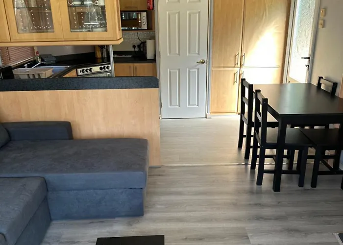 Modernised 3 Bedrooms Mobile Home