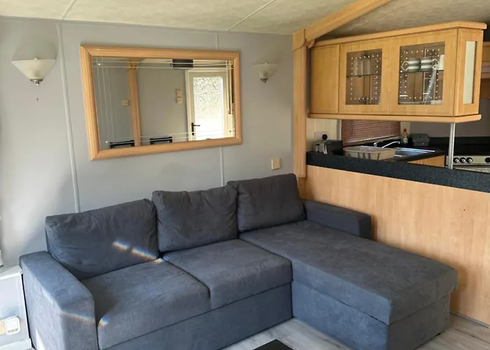 Modernised 3 Bedrooms Mobile Home