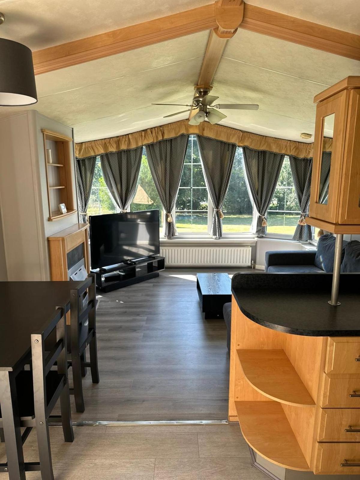 Modernised 3 Bedrooms Mobile *